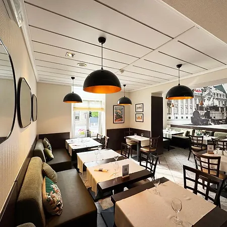 Charly's Gare Szálloda